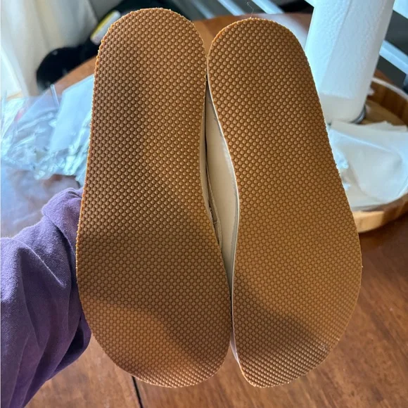 Elegant Cream Loafers for Women - Picture 3 of 10